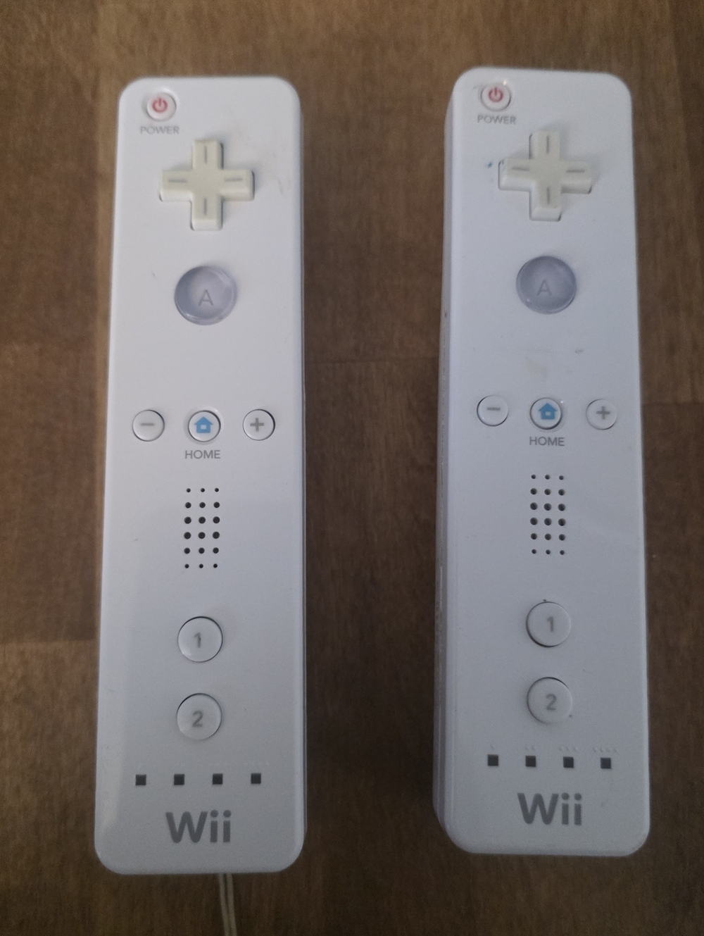Nintendo Wii White Wireless Remote Controllers (White)